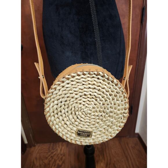 Bath & Body Works STRAW CROSSBODY Cosmetic or Beach Bag Boho Style - Picture 1 of 10
